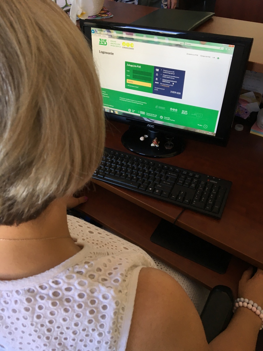 ZUS ostrzega przed oszustami. Podszywają się pod pracowników