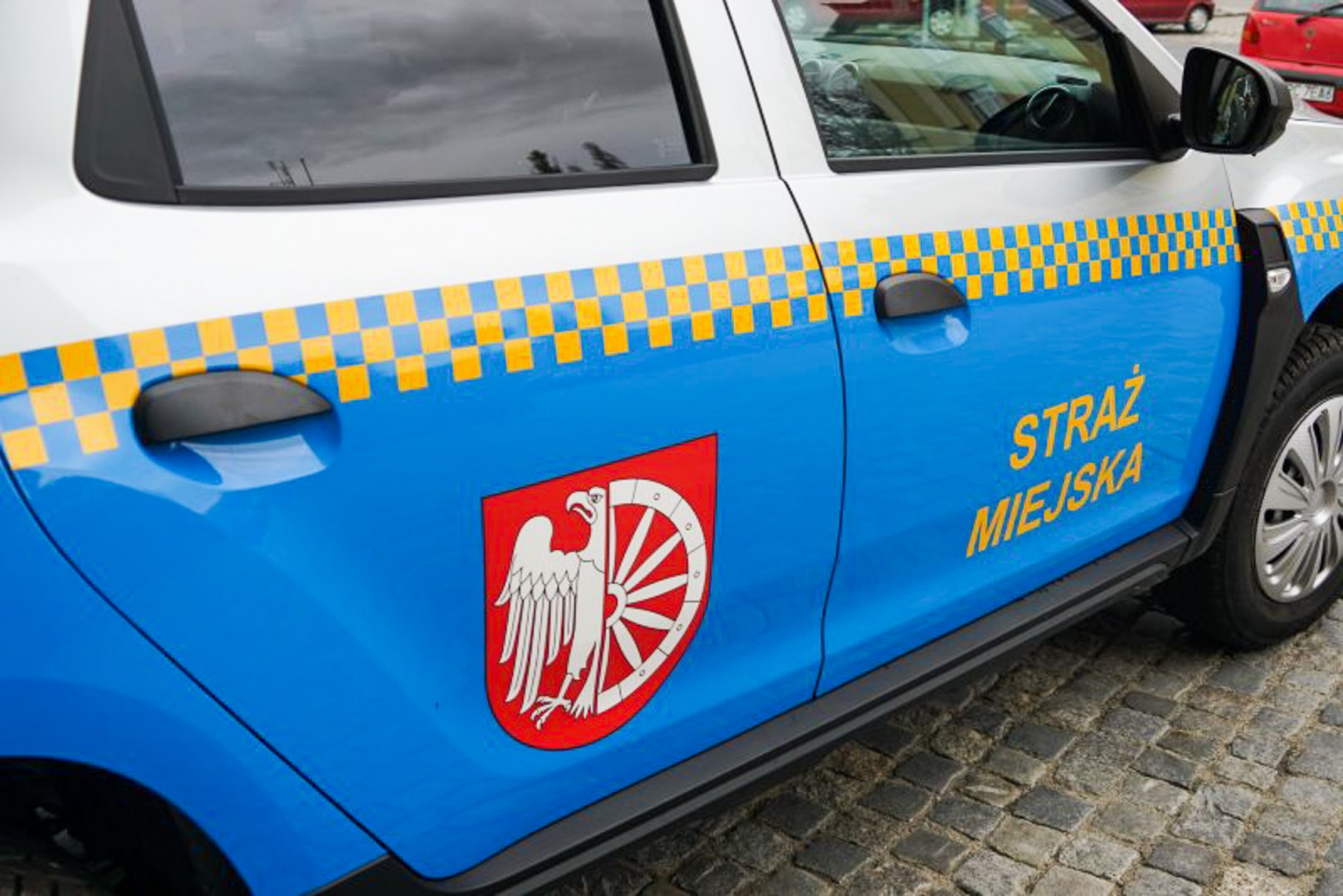 Interwencje Straży Miejskiej. Awanturnik na Rynku, zwisający przewód i poranne akcje służb