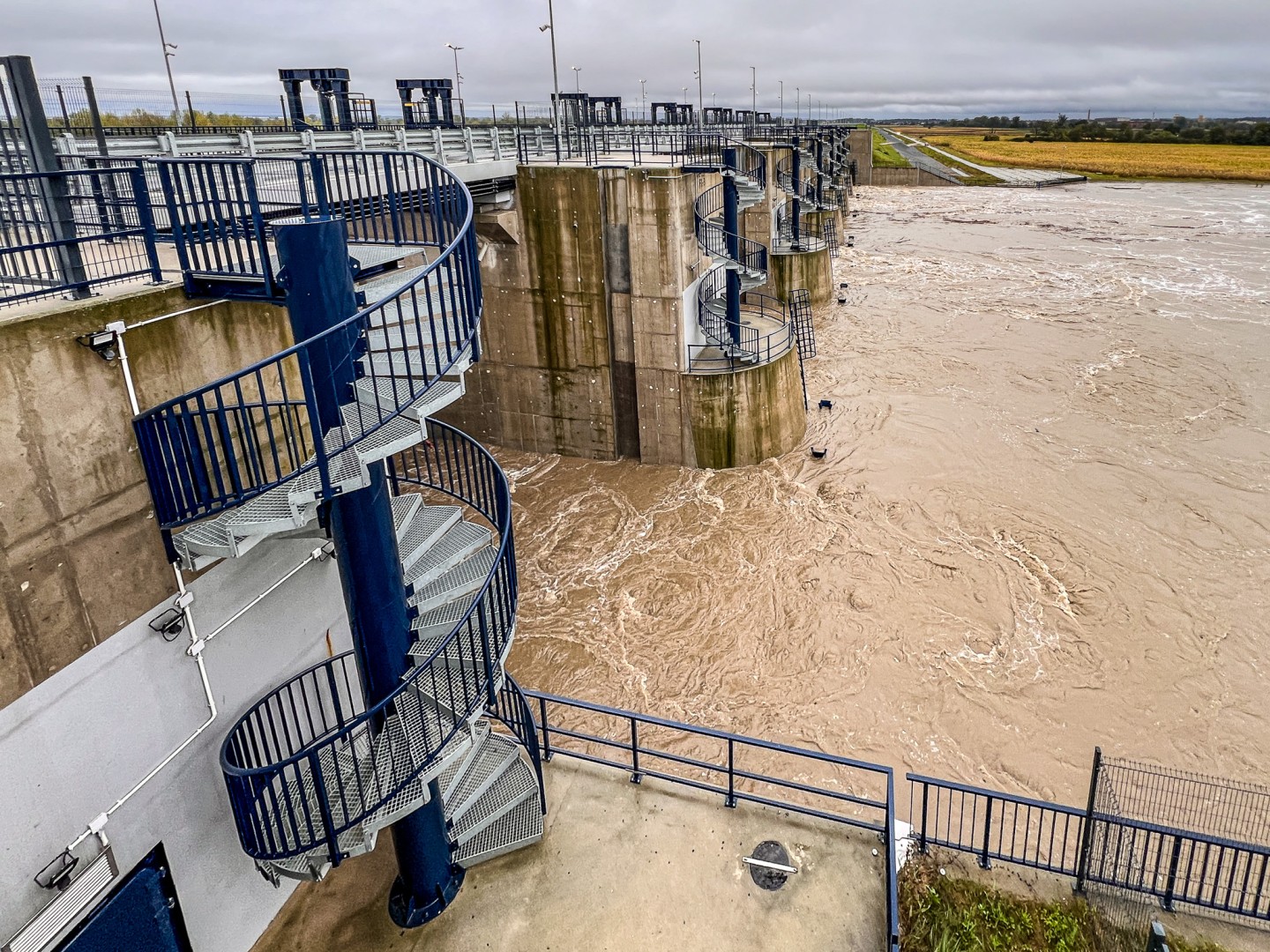 Planowany ruch zasuw na zbiorniku Racibórz Dolny