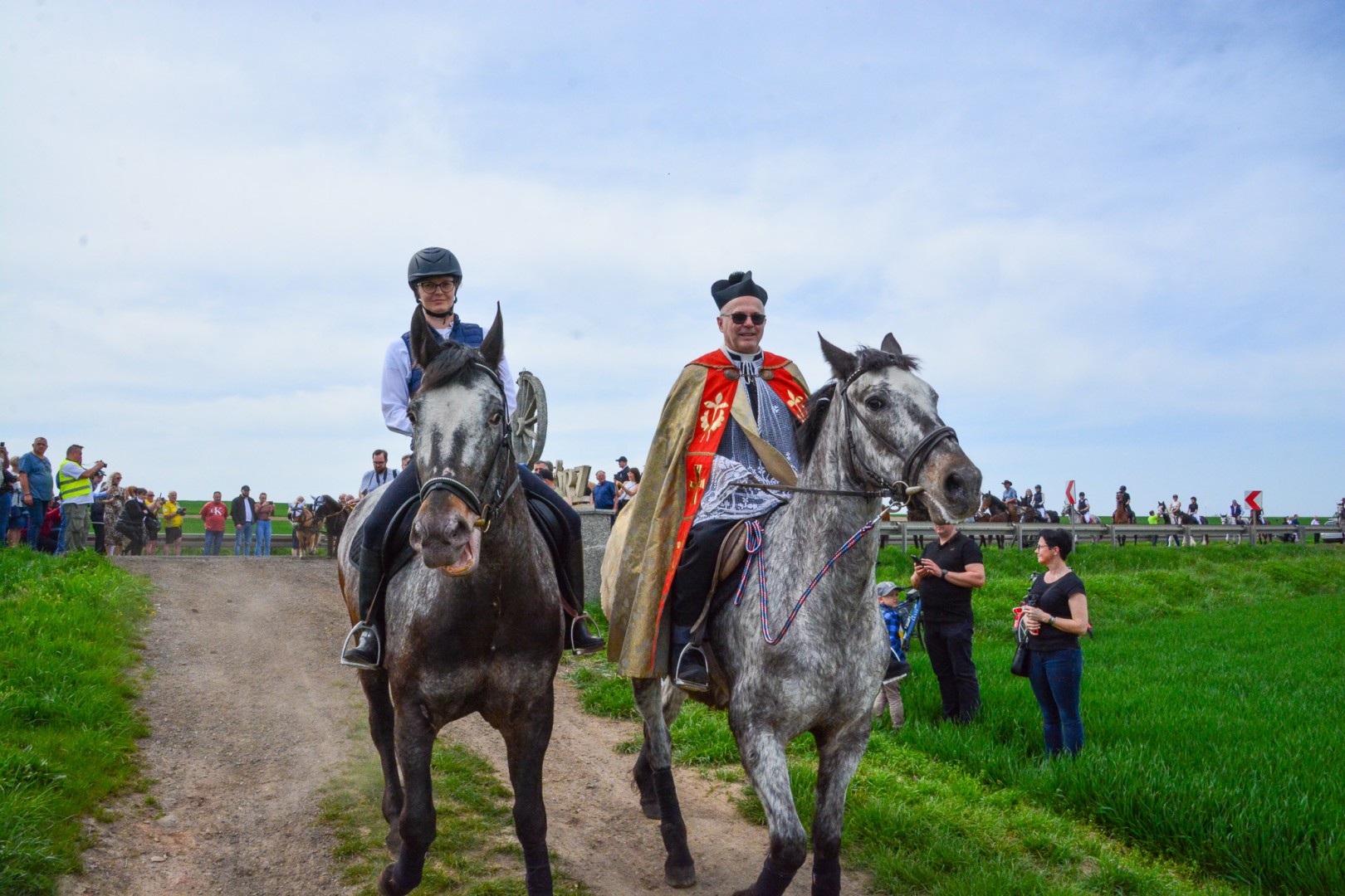 Procesja konna w Sudole przeszła granicami Raciborza z modlitwą o urodzaj [FOTO i WIDEO]