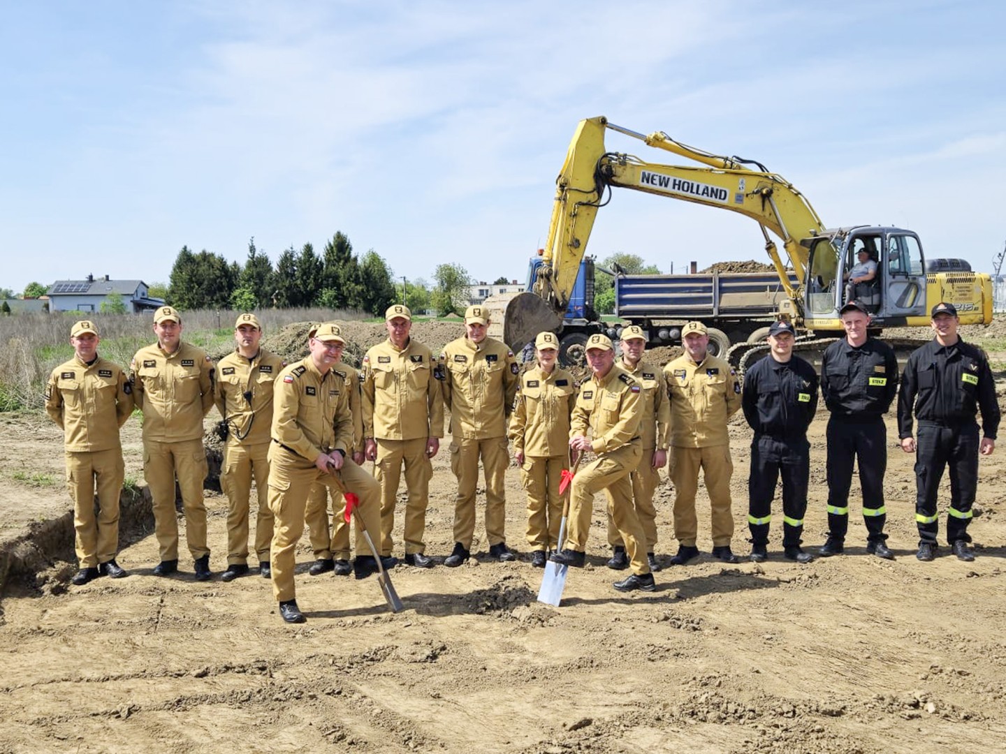 Nowa komenda PSP w Raciborzu. Symboliczne wbicie pierwszej łopaty