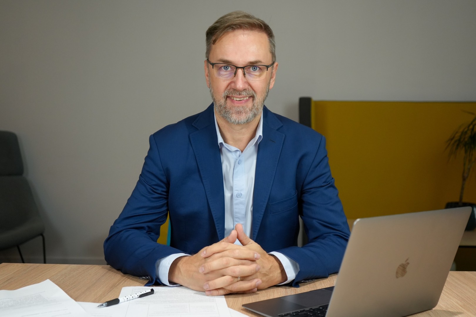 Wiza bez stresu – dlaczego warto oddać formalności profesjonalistom z Notberg (formerly WizaSerwis)