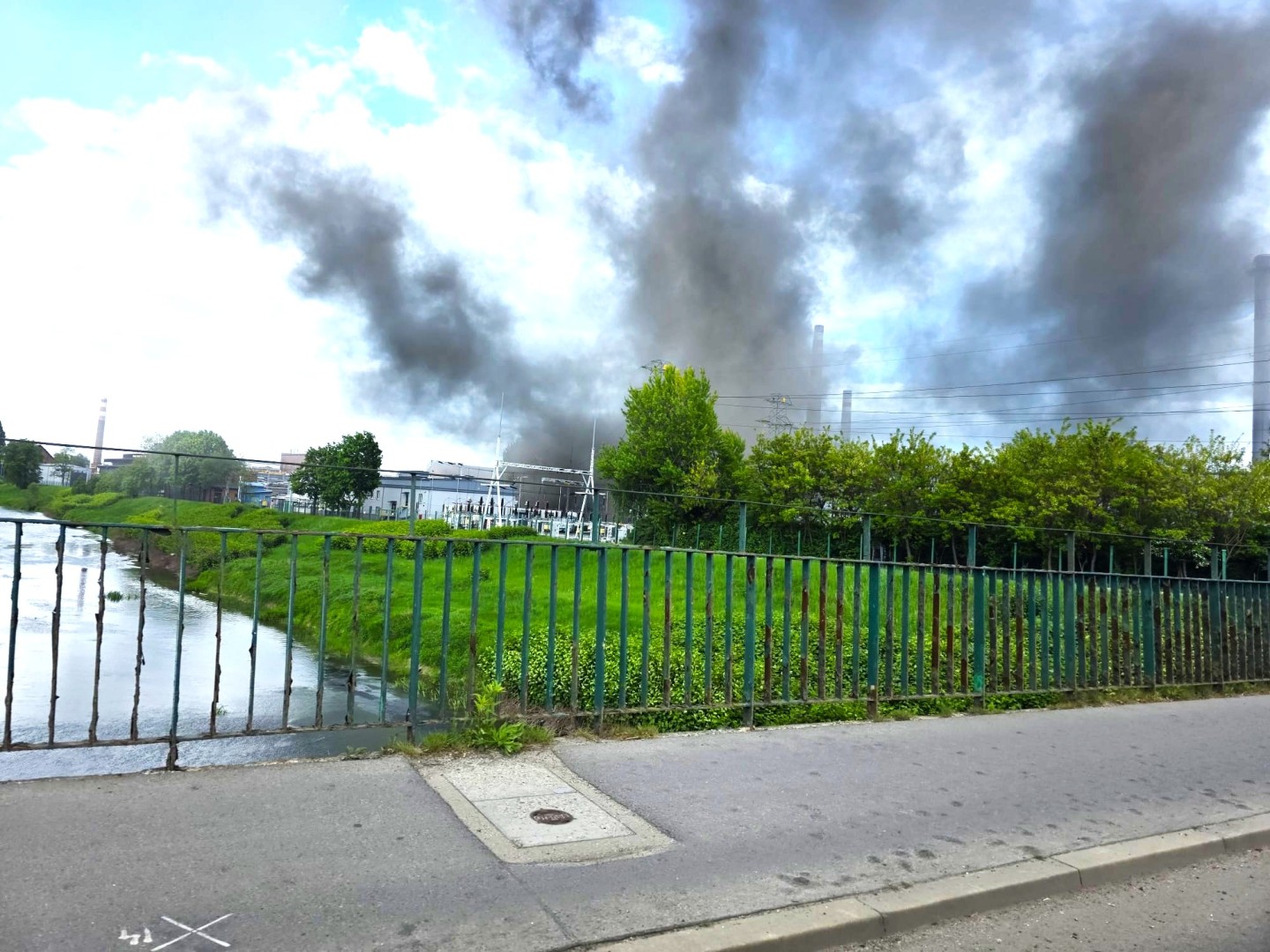 Kłęby dymu nad Płonią. Strażacka akcja w Tokai Cobex