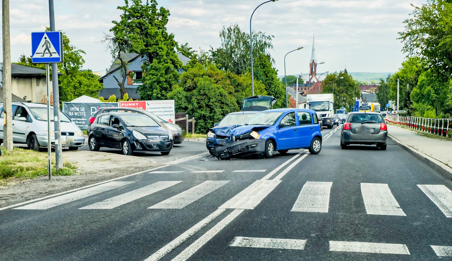 Seria zdarzeń drogowych w Raciborzu i okolicach. Interweniowali strażacy, policja i LPR