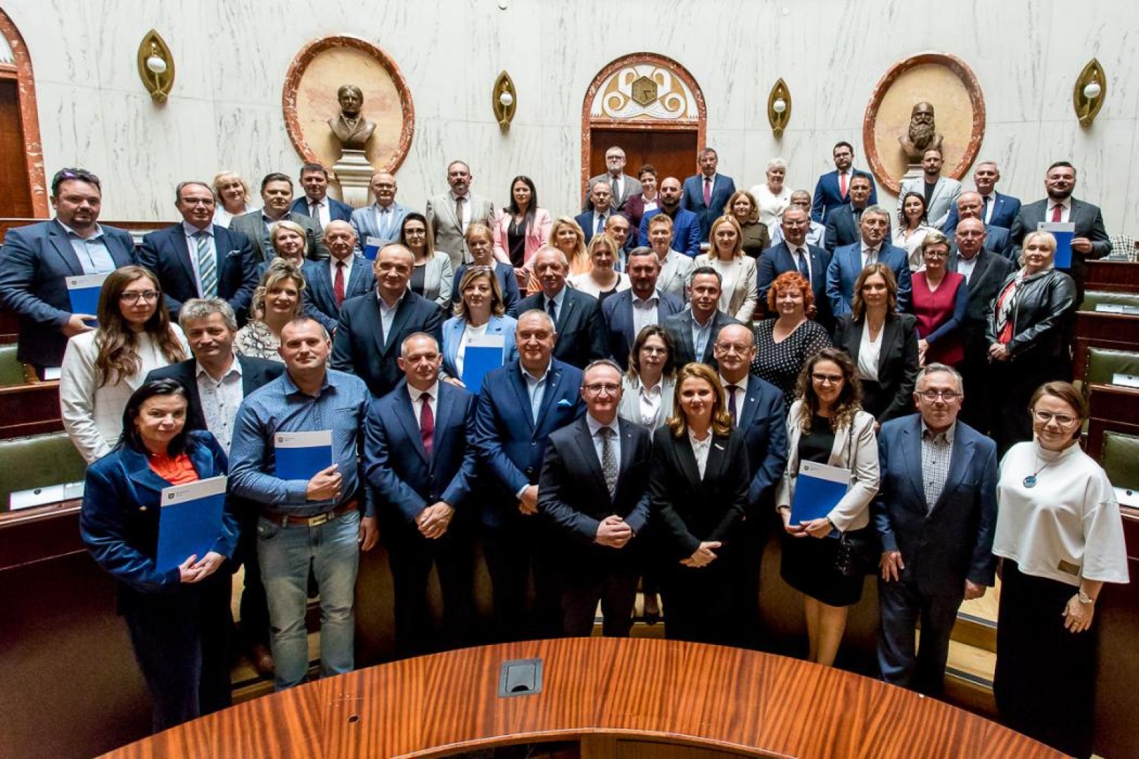Umowy na realizację inwestycji w ramach Inicjatywy Sołeckiej wręczone w Sejmiku Śląskim. Gminy naszego powiatu z dofinansowaniem