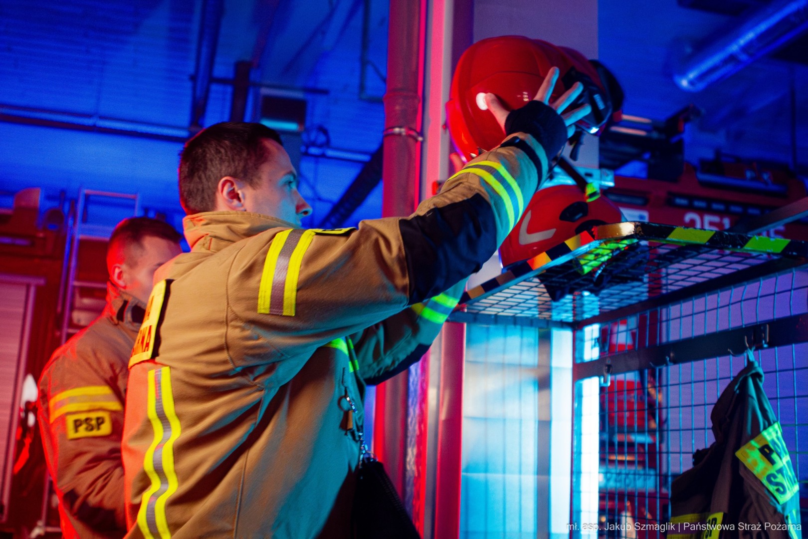 Strażackie interwencje w powiecie raciborskim. Trzy zdarzenia w ciągu jednego dnia – od kolizji po usuwanie skutków wichury