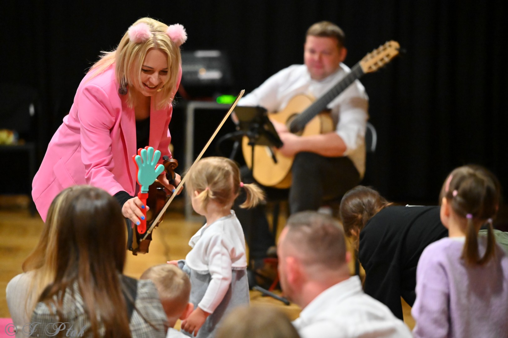 Maluchy w krainie dźwięku i śpiewające koźlątka – muzyczna przygoda w RCK