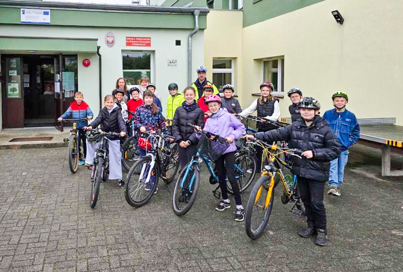 Pierwszy egzamin za nimi. Uczniowie z Bieńkowic zdali na kartę rowerową