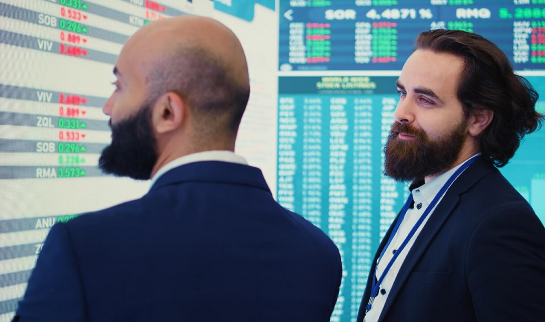 Inwestycje krótkoterminowe czy długoterminowe? Sprawdź, które są lepszym wyborem dla Ciebie