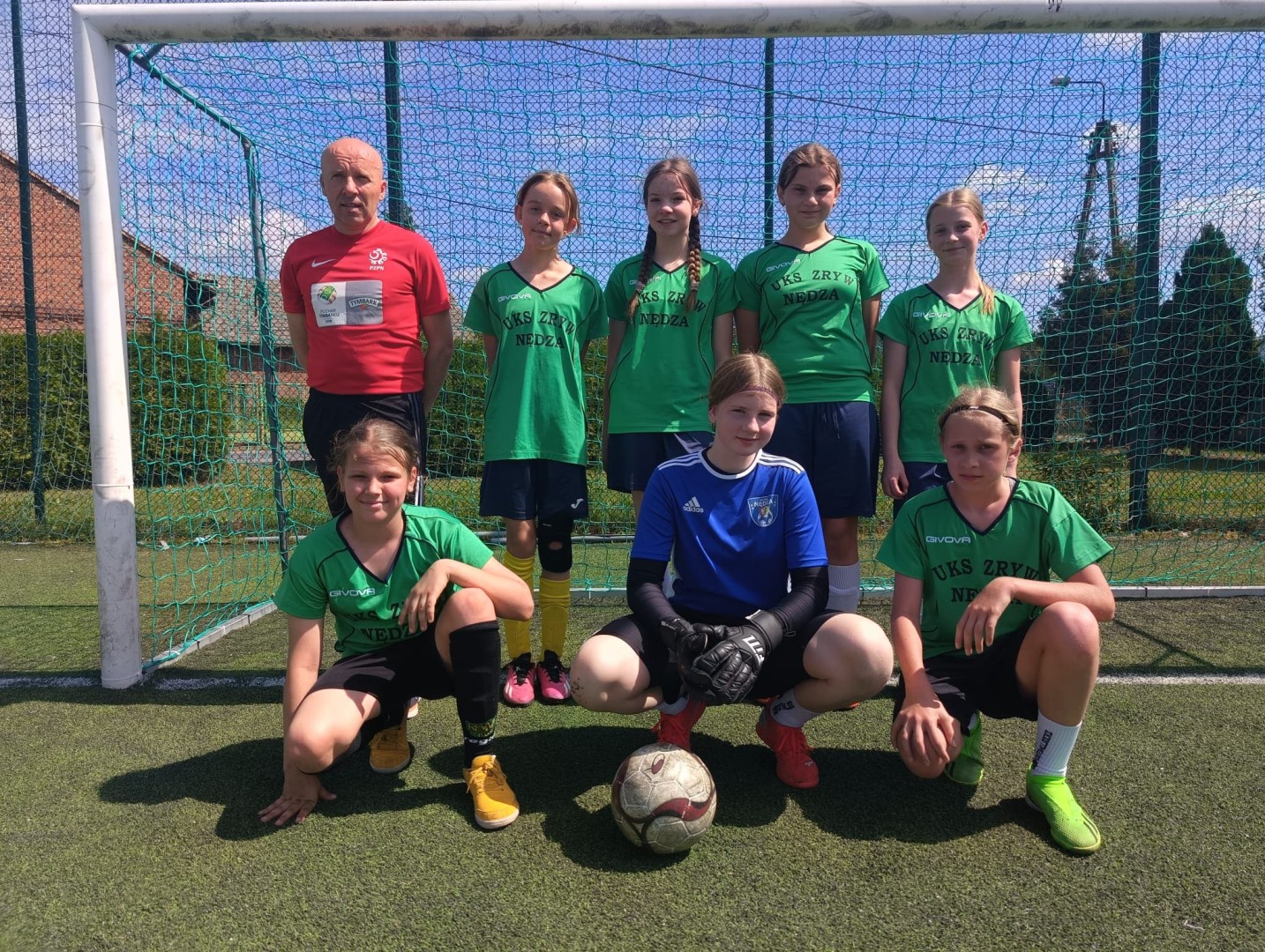 Piłkarska siła dziewcząt z Nędzy – triumf w finale rejonowym