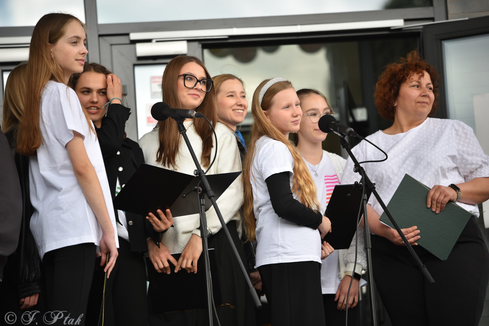 Rodzinny festyn przed szkołą muzyczną. Było gwarno, kolorowo i radośnie [FOTO i WIDEO]