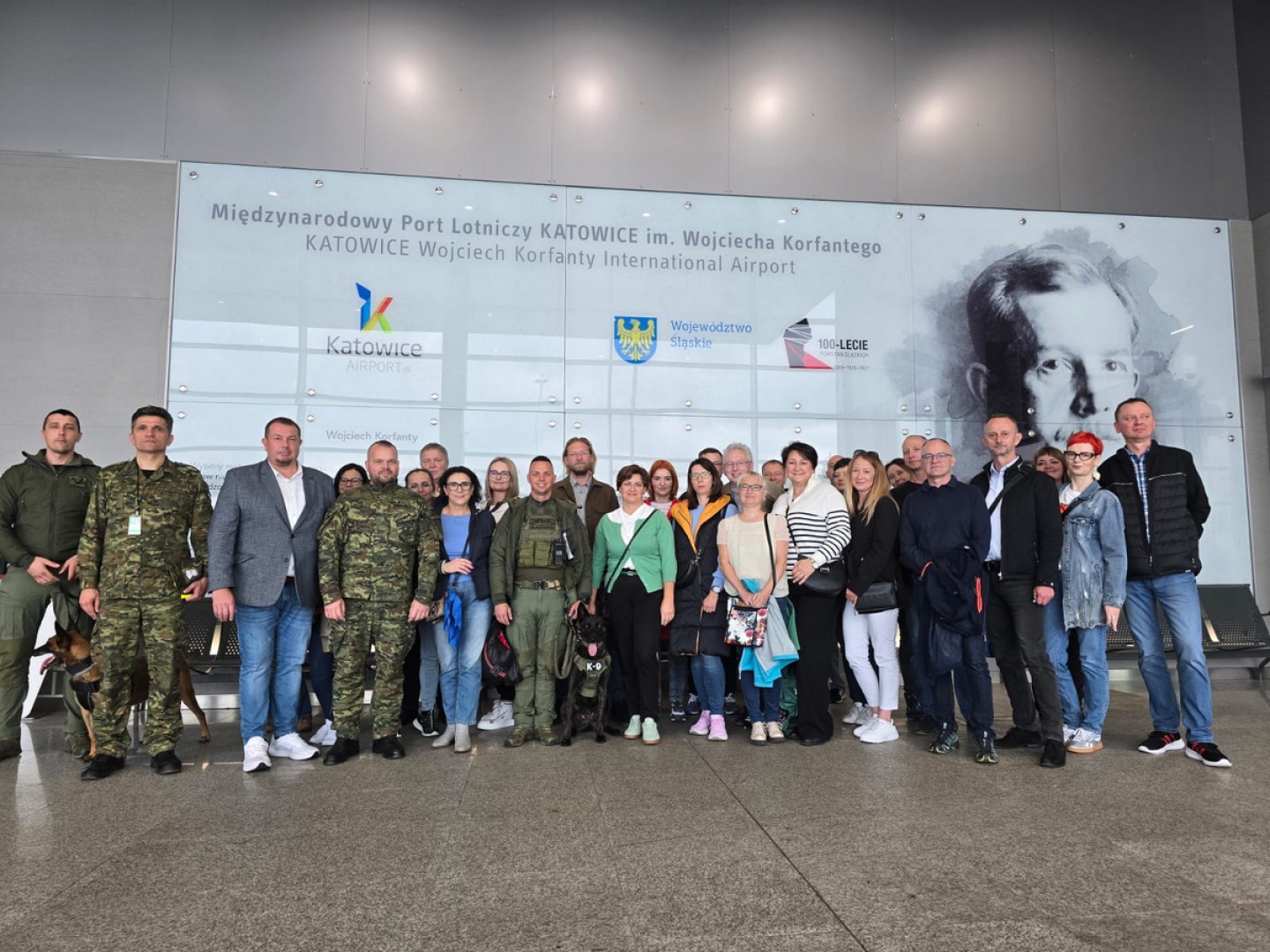 Delegacja ze Starostwa Powiatowego w Raciborzu z wizytą na katowickim lotnisku