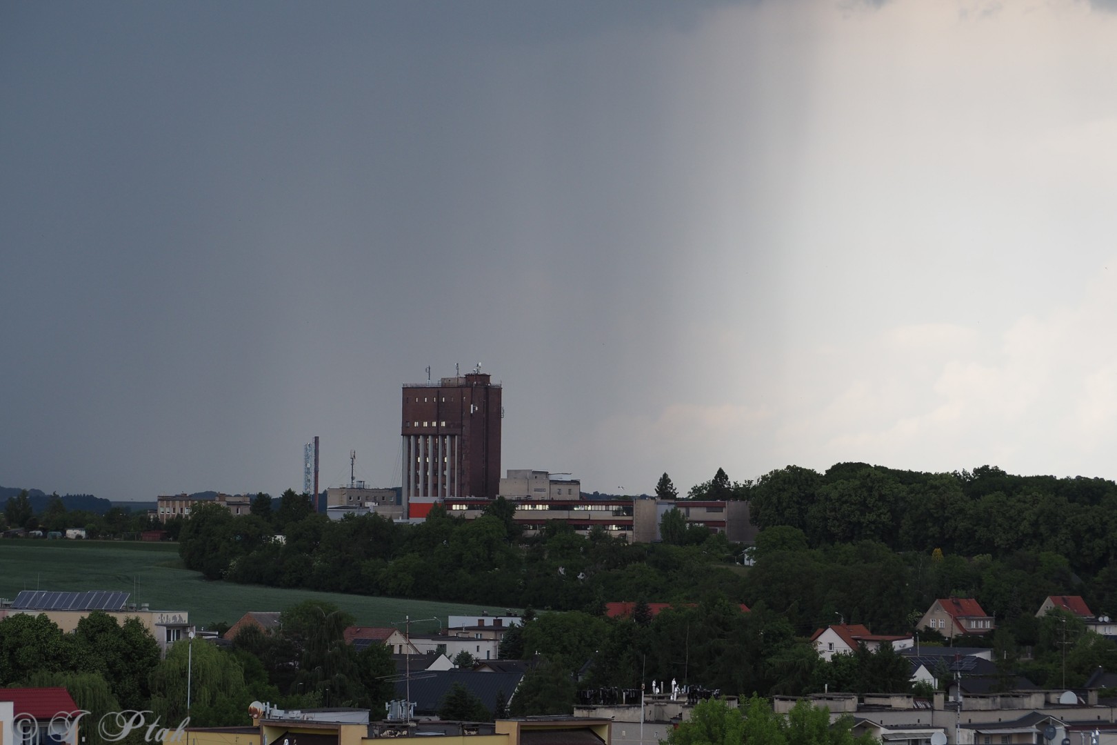 Burze nad powiatem raciborskim – ostrzeżenie IMGW