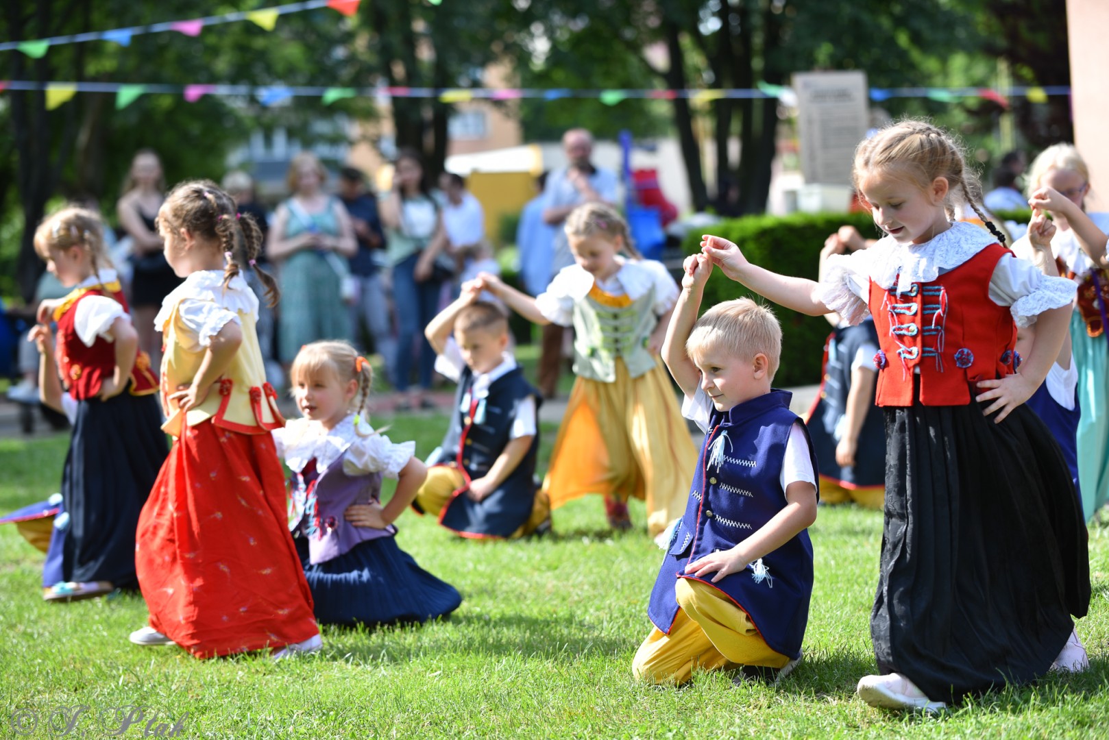 Radość, śmiech i wspólna zabawa – rodzinny festyn w Przedszkolu nr 26 [FOTO i WIDEO]