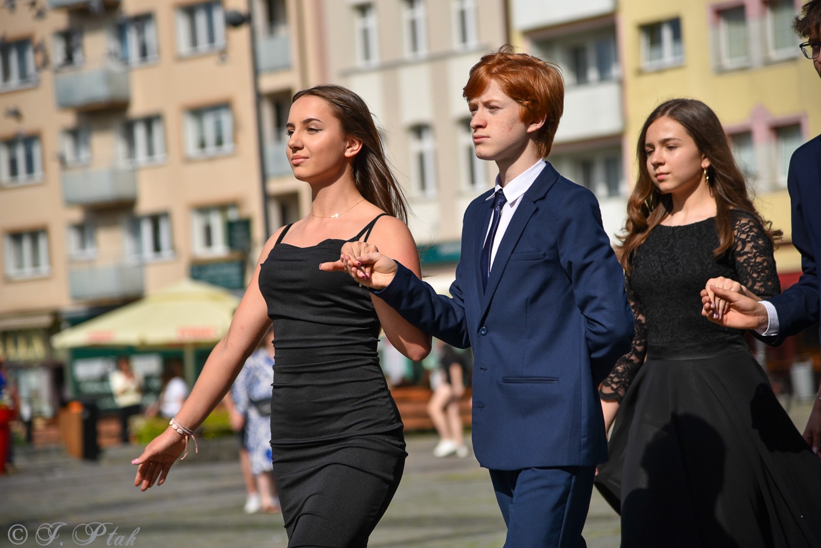 Polonez ósmoklasistów z SP 18 na raciborskim rynku [FOTO i WIDEO]