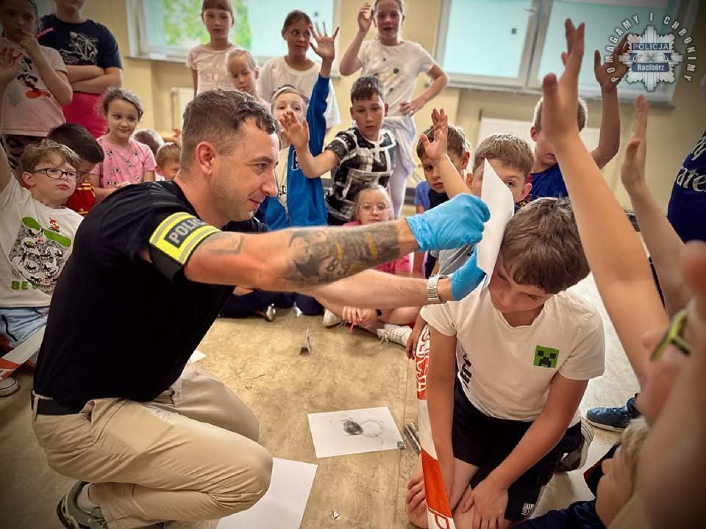 Ślady, odciski i walizka technika – uczniowie poznali tajniki kryminalistyki