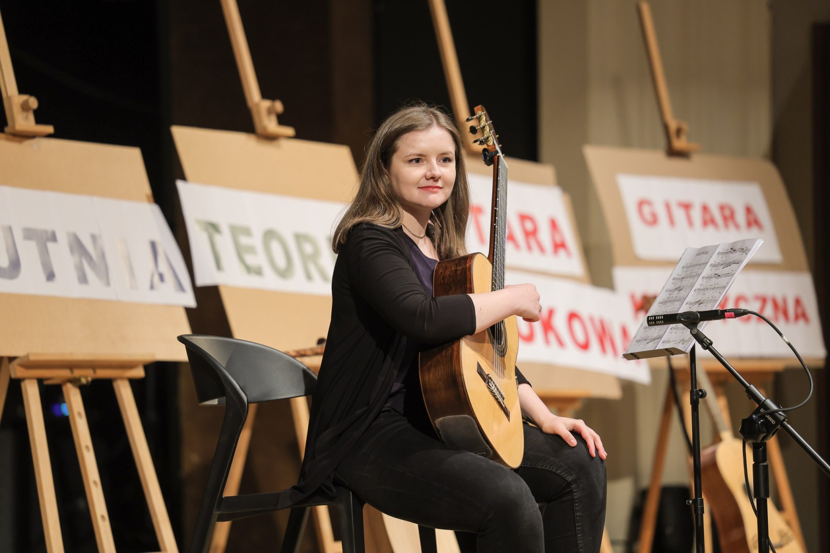 LUTNIA, TEORBA, gitara barokowa na koncertach umuzykalniających w RCK – czym różnią się od współczesnych gitar?
