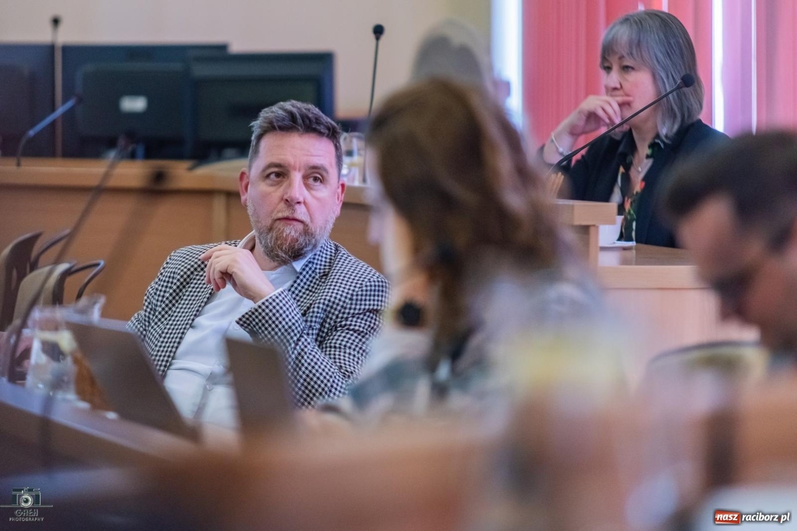 Plac Konstytucji 3 Maja w Raciborzu – czas na zmiany? Interpelacja radnego Michała Fity i odpowiedź miasta