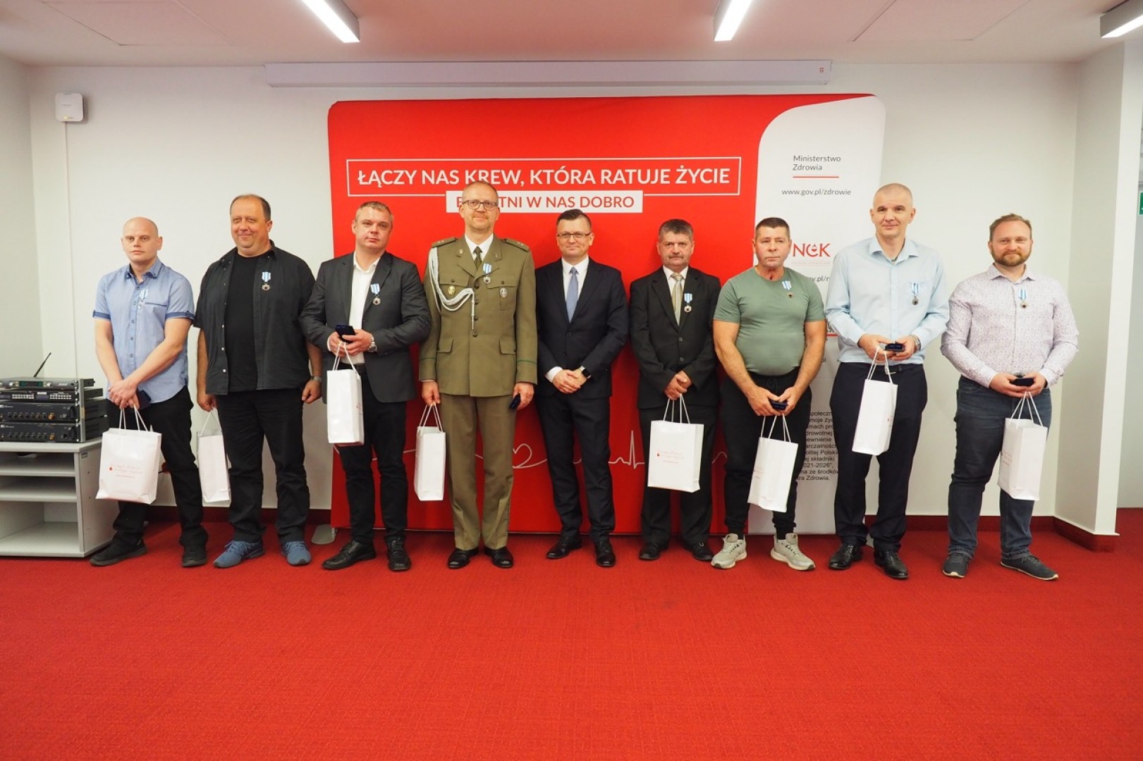 Kropla odwagi, litry nadziei. Krwiodawcy z regionu uhonorowani przez Ministra Zdrowia