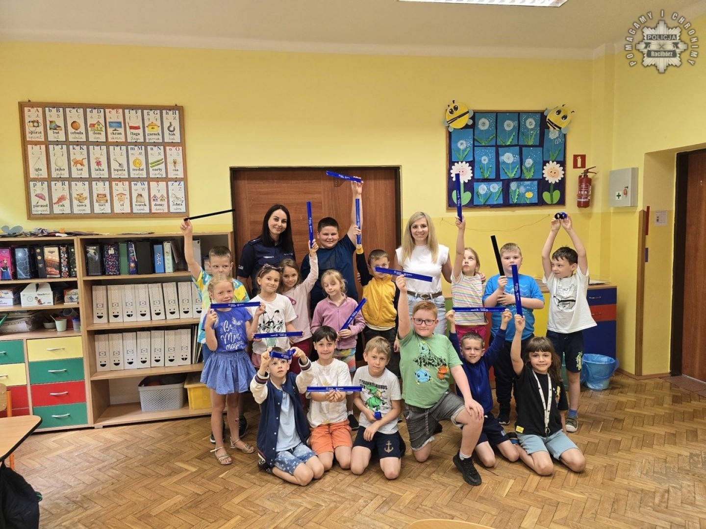 Mundurowi wśród najmłodszych. Lekcja bezpieczeństwa z policjantami w SP 13