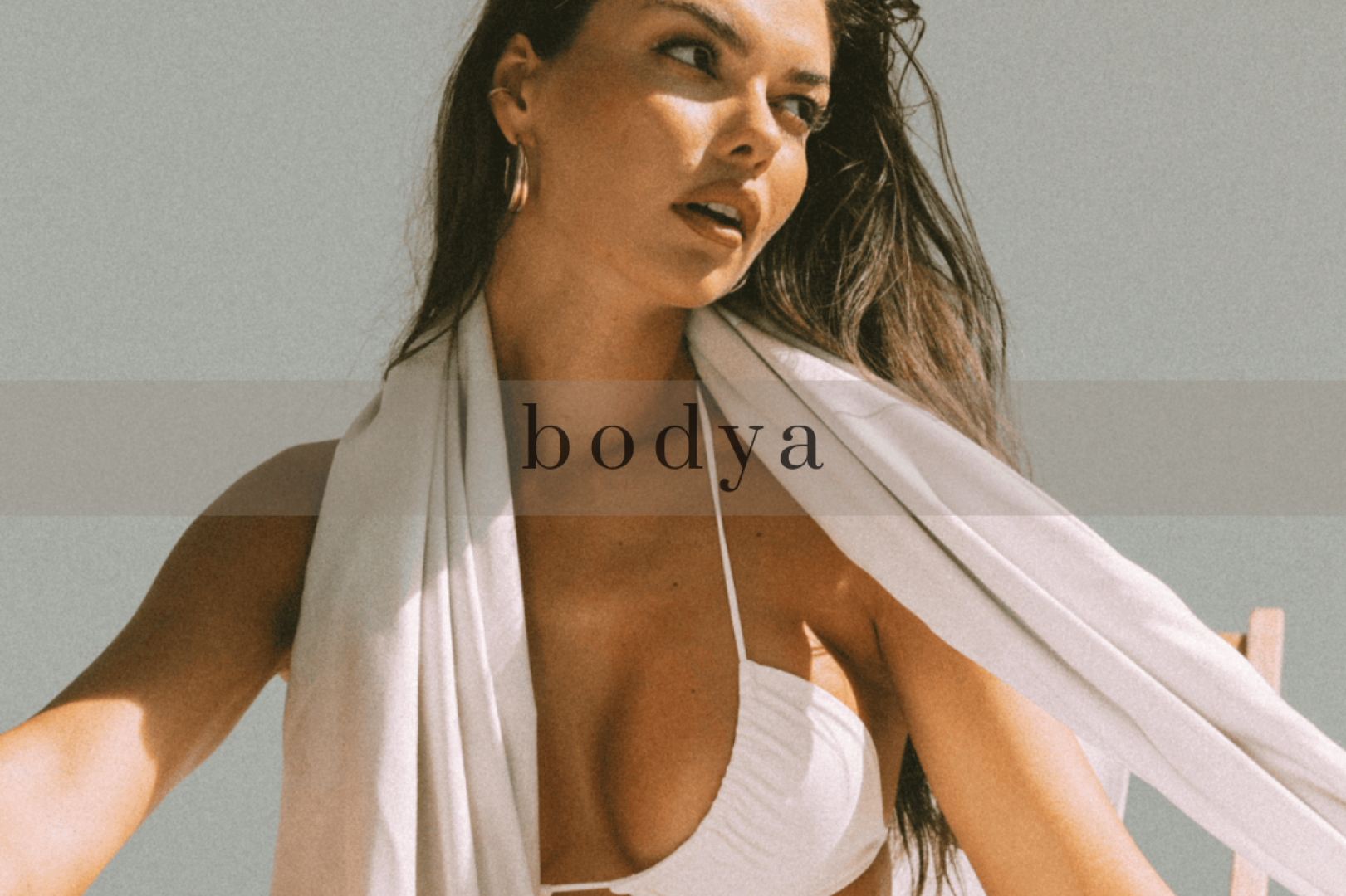 Jakie kolory strojów kąpielowych pasują do szatynek?