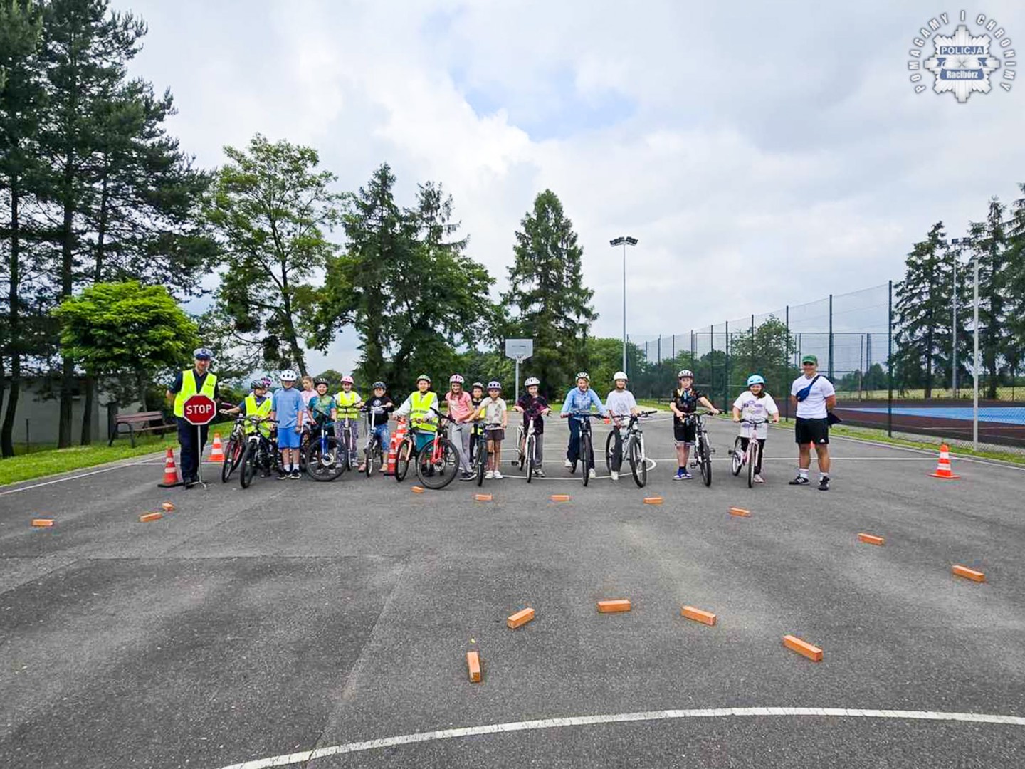 Mały rowerzysta – wielka odpowiedzialność. Egzamin na kartę rowerową w Pogrzebieniu