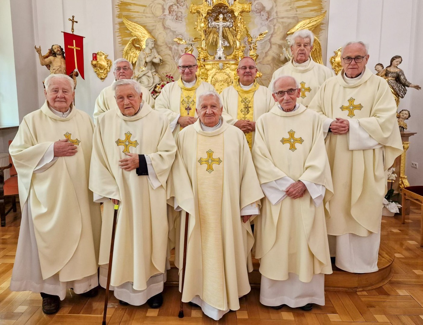 Msza św. z kapłanami obchodzącymi 60. i 65. rocznicę święceń kapłańskich. Wśród nich związani z naszym powiatem