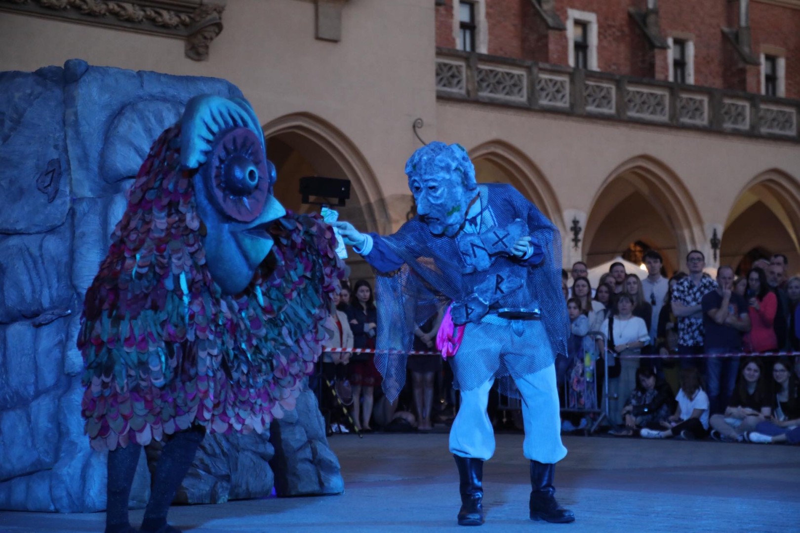 Noc tajemnic i ognia na Zamku Piastowskim już w sobotę — magia i sztuka po zmierzchu z Krakowskim Teatrem Ulicznym Scena Kalejdoskop [ZAPROSZENIE]