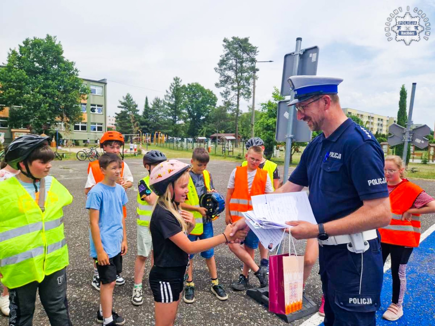 Egzamin na kartę rowerową w Kuźni Raciborskiej – młodzi rowerzyści gotowi na wakacje