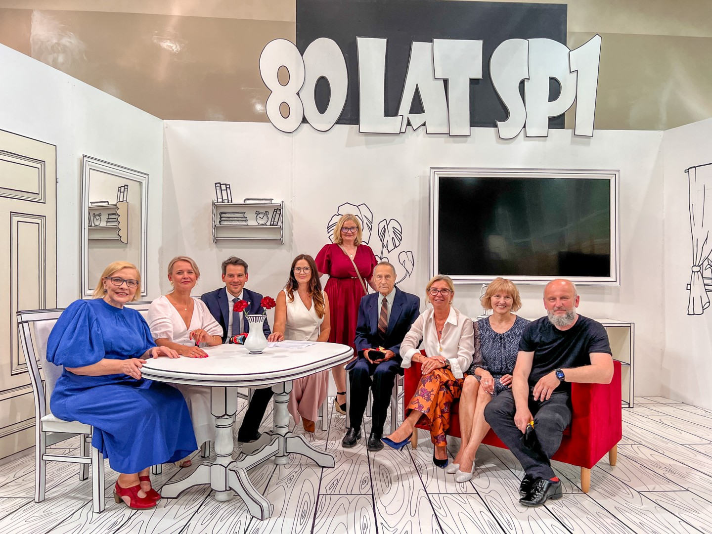 Dobra szkoła się nie starzeje, tylko dojrzewa. 80-lecie SP 1 na Ostrogu i miejskie zakończenie roku szkolnego