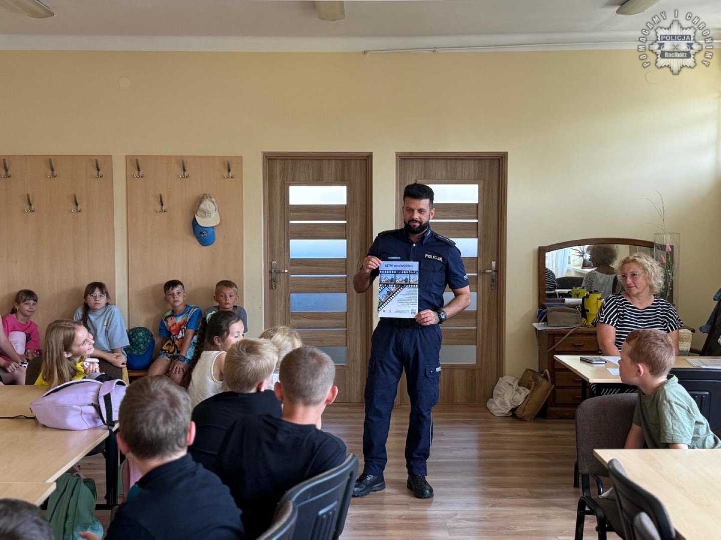 Bezpieczne wakacje z raciborską policją. Spotkanie w klubie Itaka