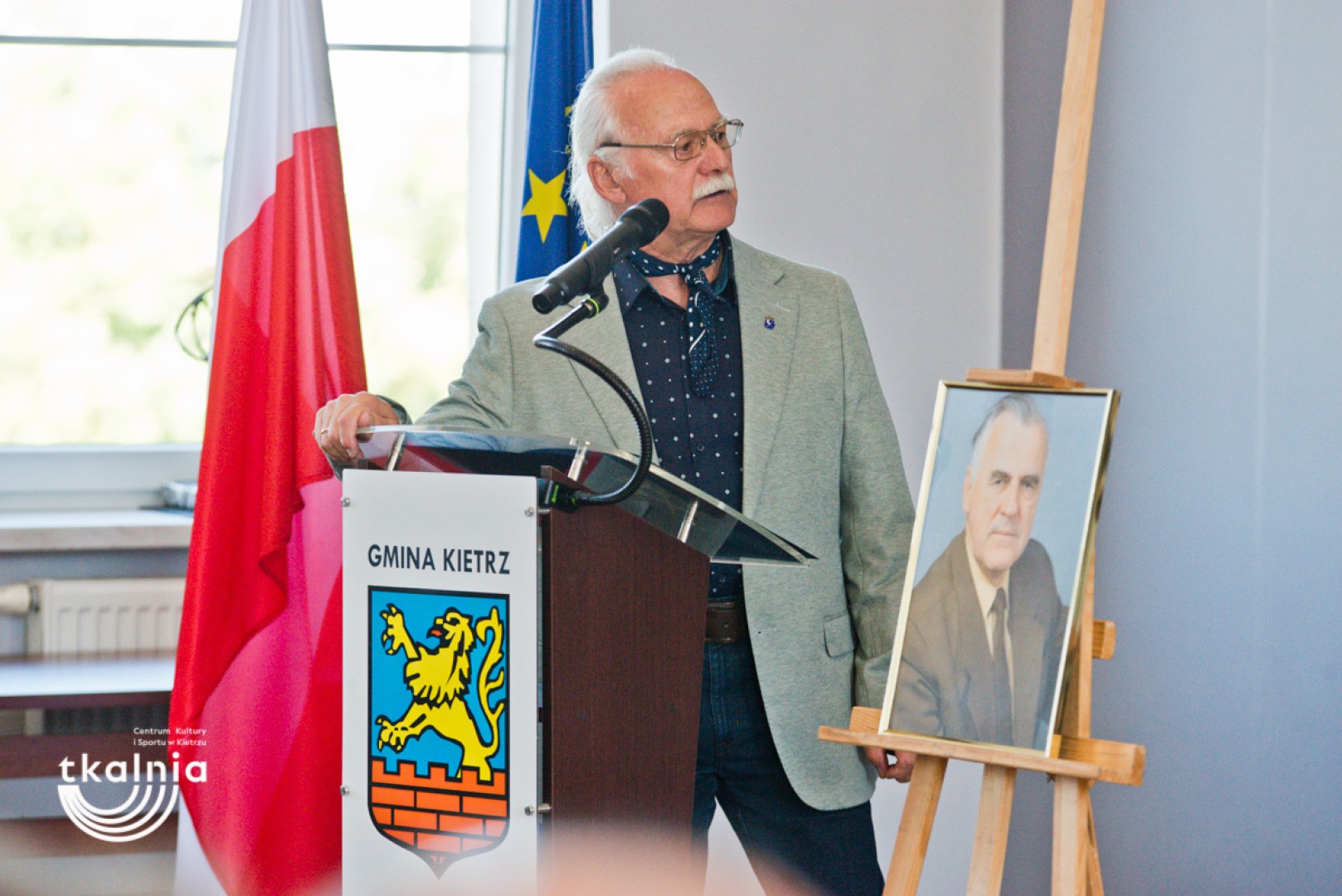 Uroczyste odsłonięcie tablicy pamięci profesora Marka Gedla w Kietrzu – hołd dla wybitnego archeologa i badacza historii miasta