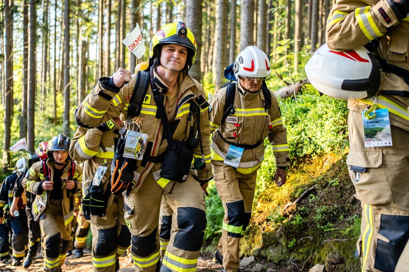 Piąta górska wyprawa strażaków zakończona sukcesem. Ze szczytu Babiej Góry wybrzmiał apel - zostań potencjalnym dawcą szpiku!