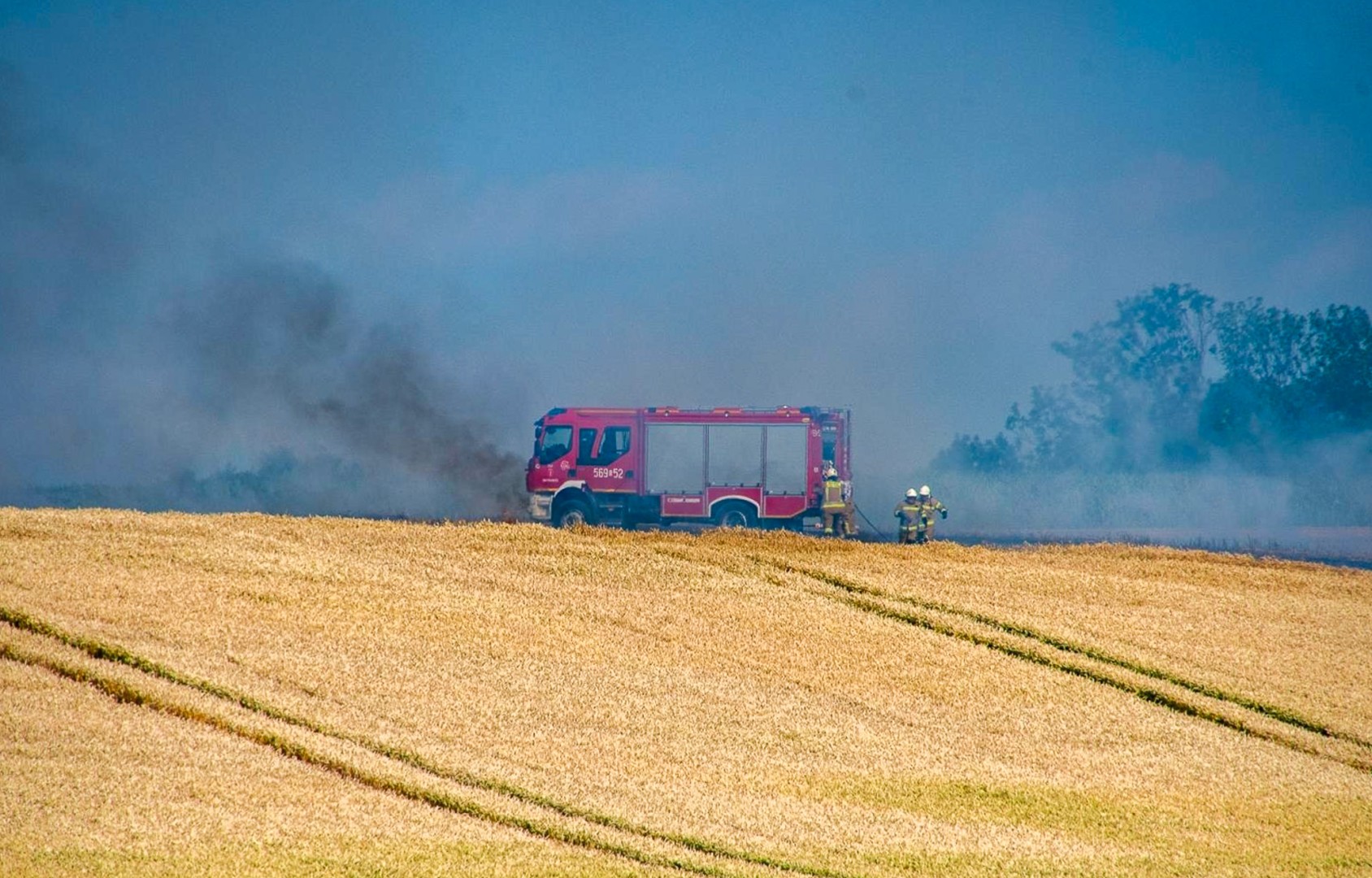 Niebezpieczna niedziela w powiecie raciborskim – pożar zboża, tlenek węgla i skutki silnego wiatru