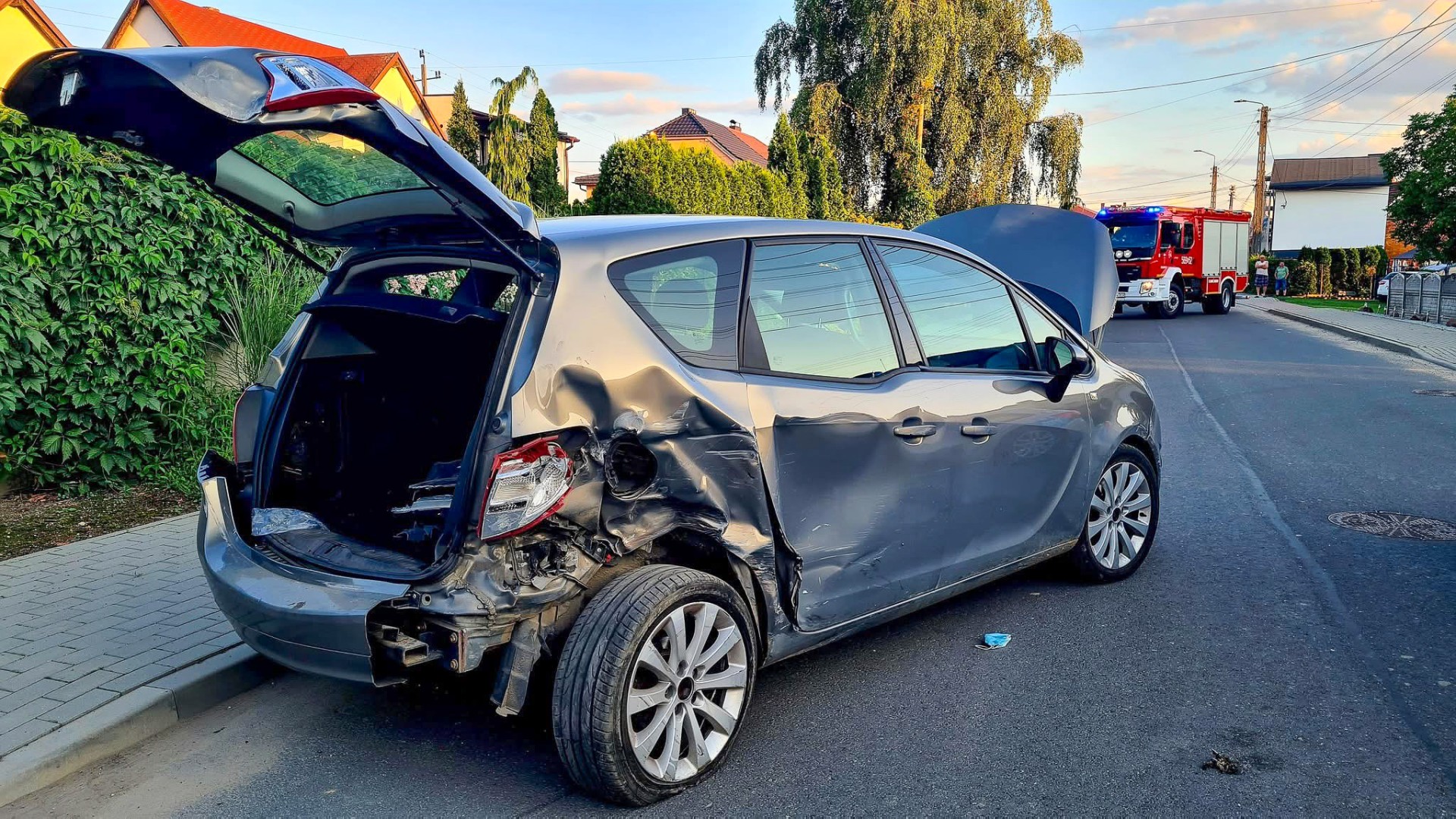 Zderzenie na ul. Kopernika w Borucinie. Straty sięgają 40 tysięcy złotych