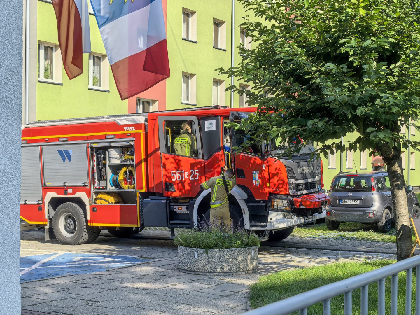 Fala interwencji strażaków w Raciborzu i okolicy. Pożar, czad, złamane konary i… wąż w ogrodzie