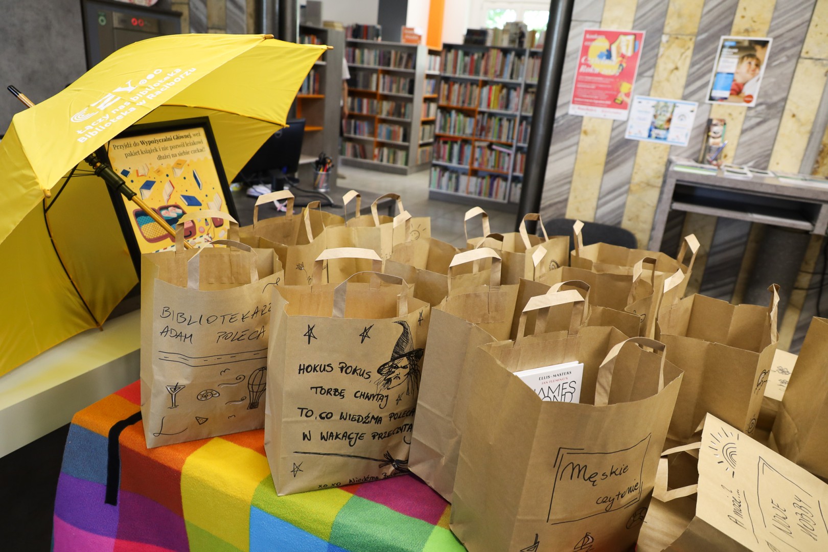 Nie wiesz jaką książkę zabrać na urlop? Pakuj się do czytania z raciborską biblioteką!