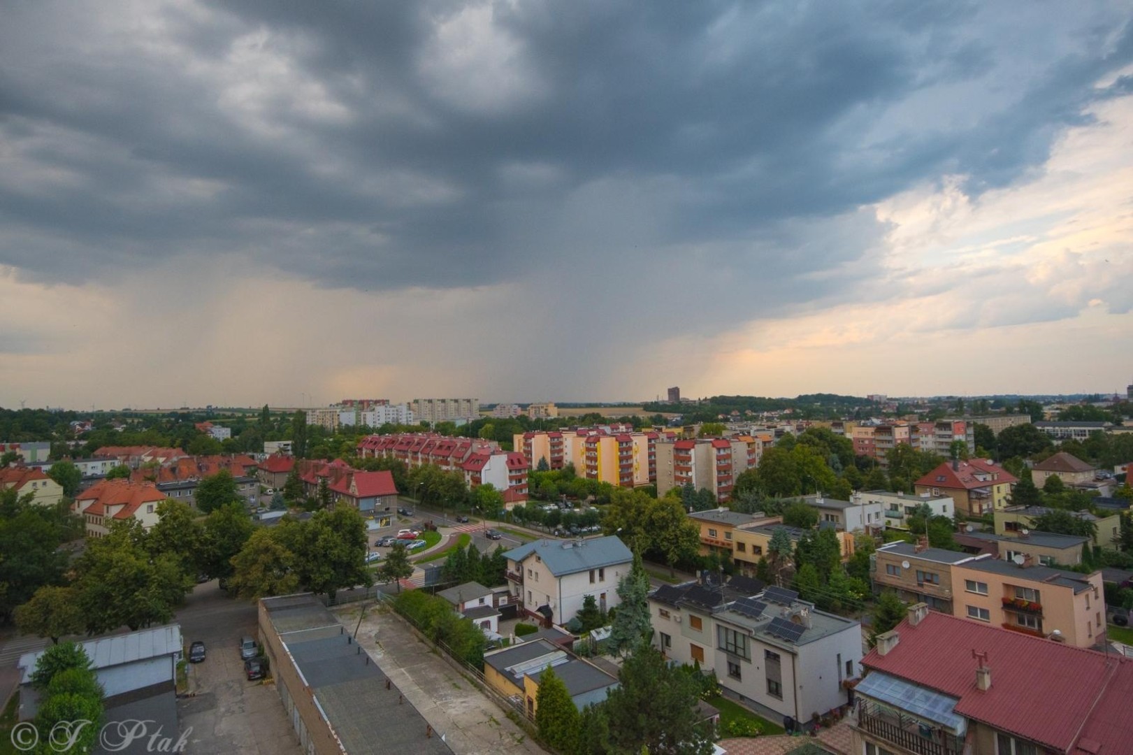 IMGW. Ostrzeżenie przed burzami w powiecie raciborskim