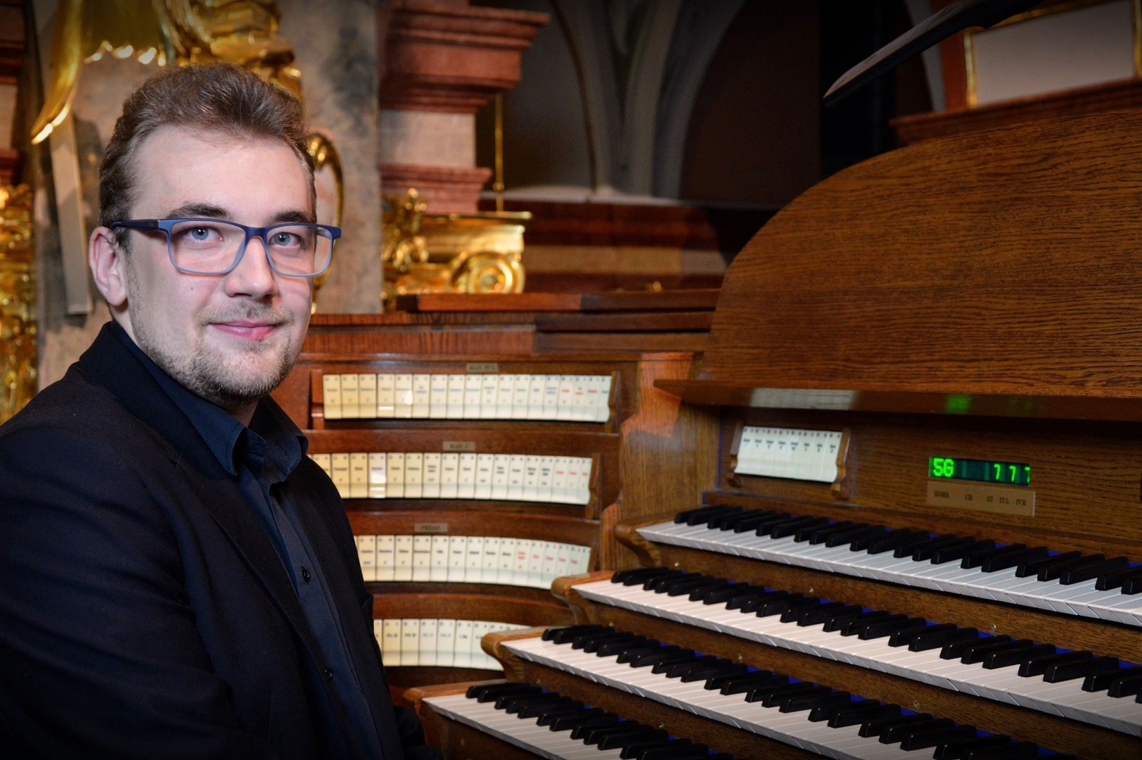 Muzyczne mistrzostwo w murach opactwa – koncert Daniela Strządały już 17 sierpnia