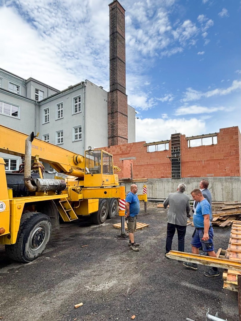 Nowoczesny kompleks sportowy przy II LO w Raciborzu. Powstaje segment z salami gimnastycznymi