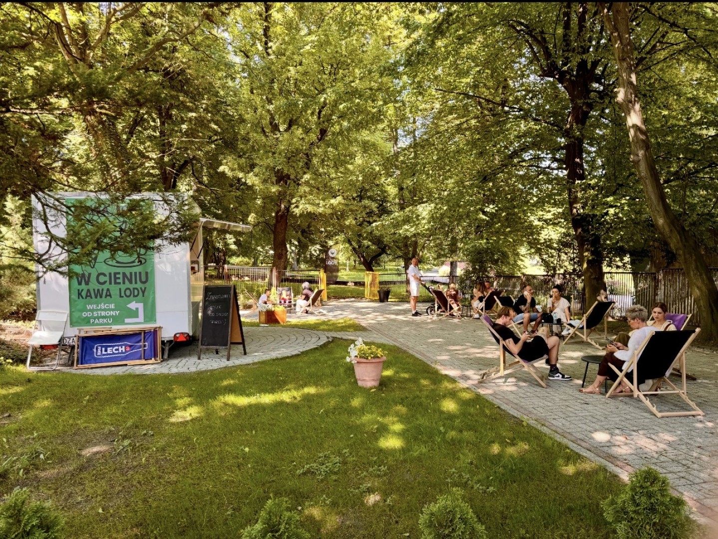 W Cieniu – Chłodna Przystań w Parku Roth