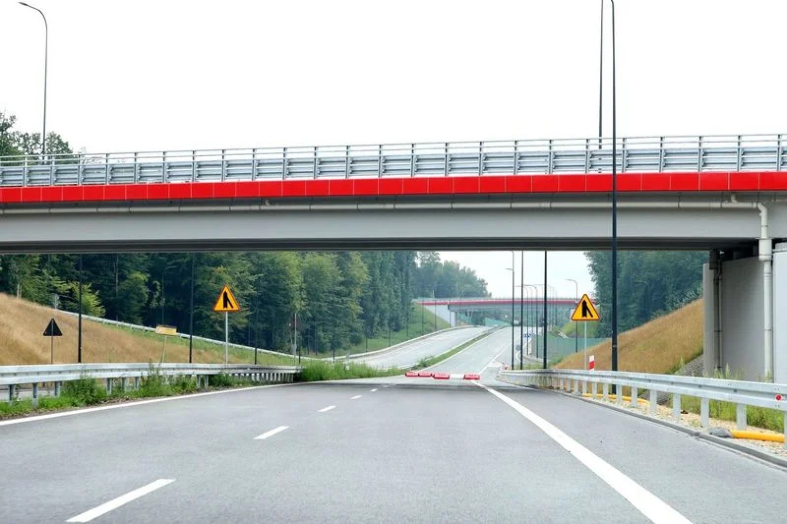 Nowy odcinek Drogi Regionalnej Racibórz–Pszczyna w Rybniku ukończony, ale wciąż zamknięty. Co wstrzymuje otwarcie?