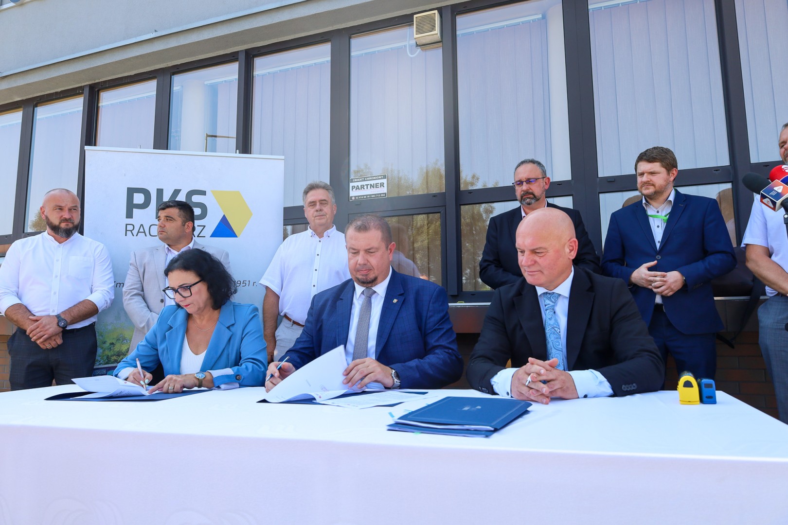 Powiat Raciborski inwestuje w nowoczesny transport – podpisano umowę na zakup 6 autobusów niskoemisyjnych