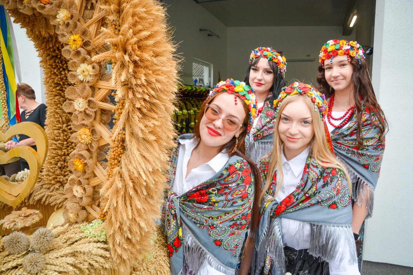Dożynki w Żerdzinach z debiutami i tradycją – święto plonów z nowym proboszczem i książką o wsi [FOTO i WIDEO]
