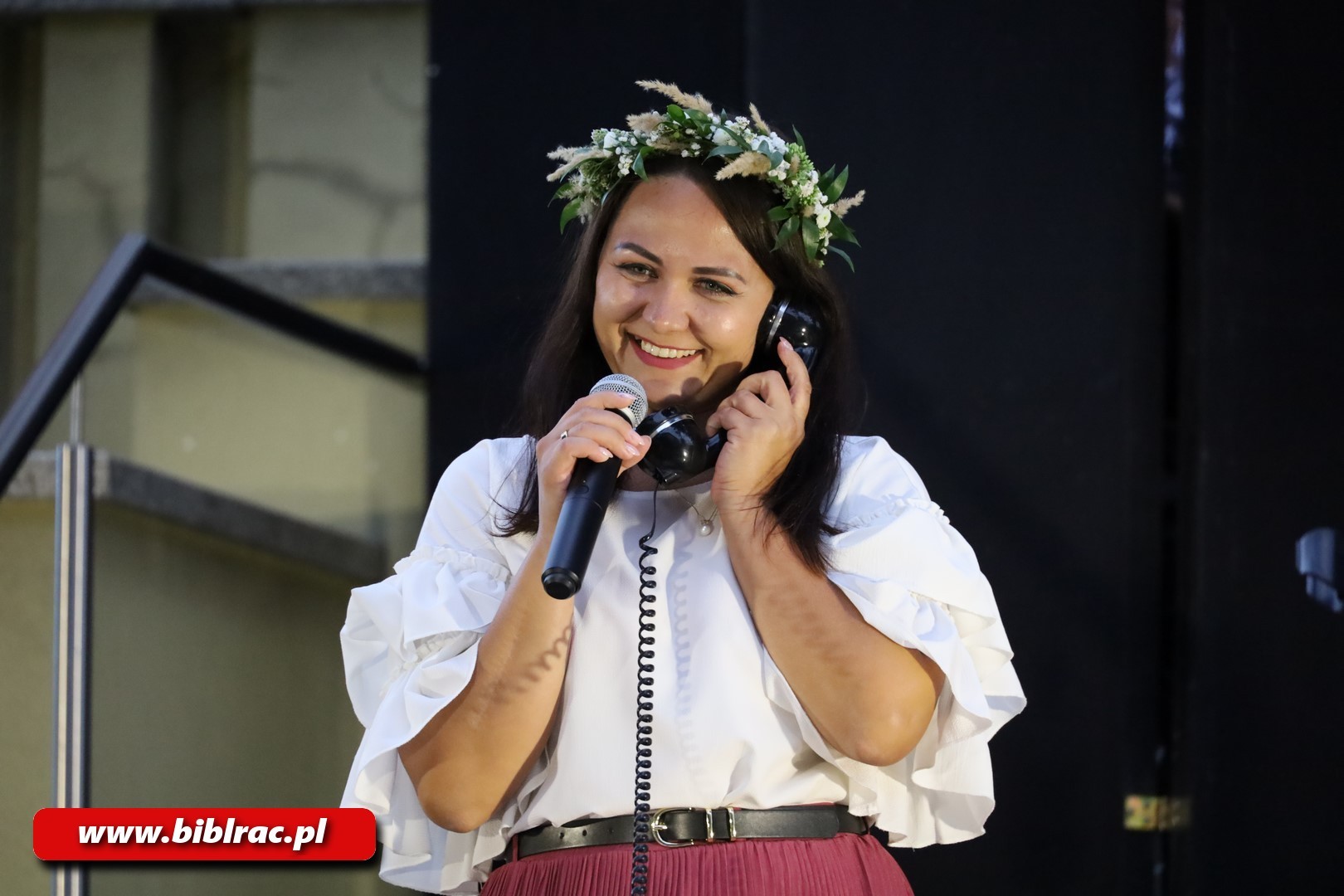 Teatr Wodzisławskiej Ulicy wystąpił na schodach biblioteki