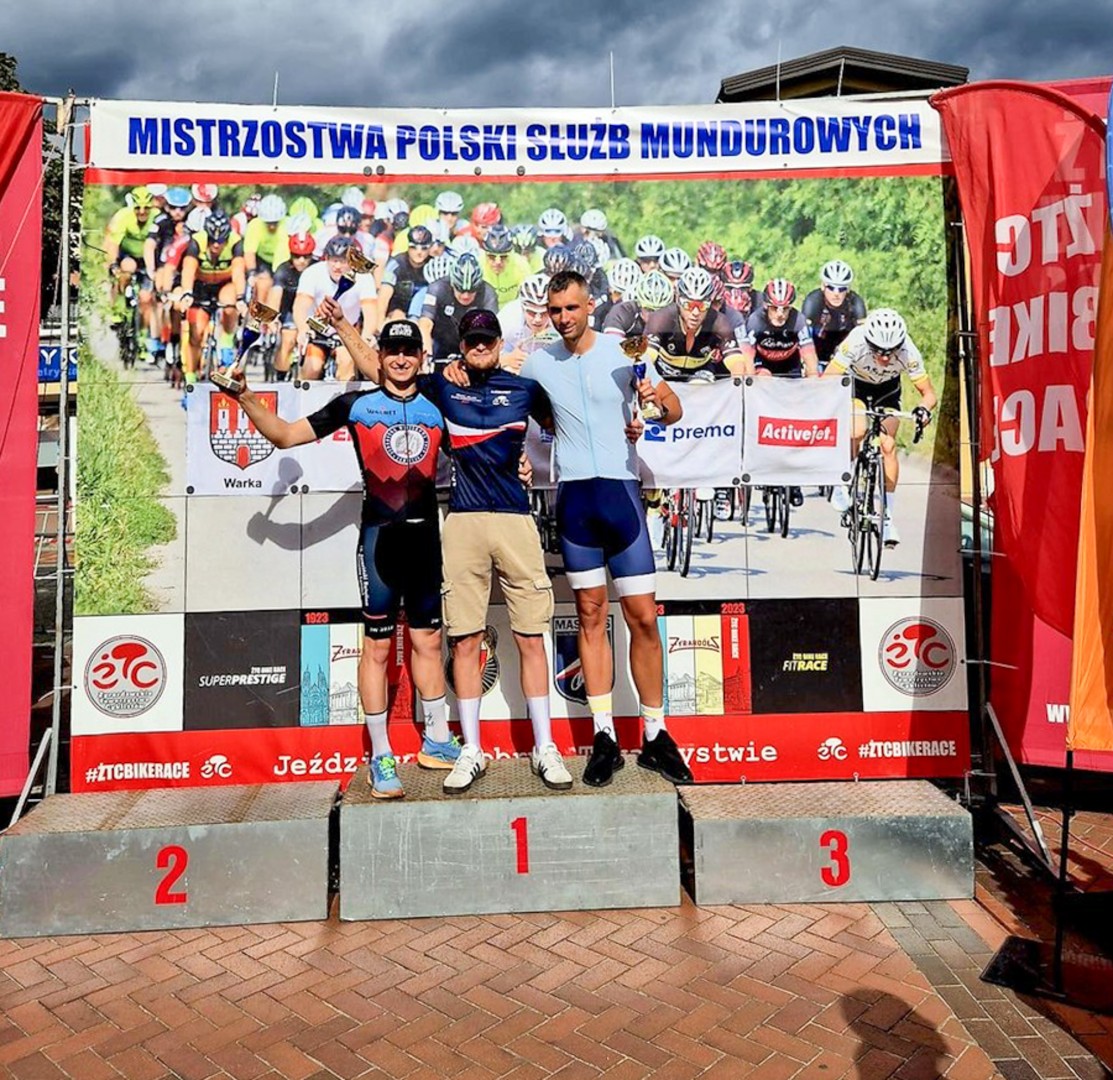 Aleksander Wyszyński najlepszy w Polsce! Policjant z Pietrowic Wielkich mistrzem w kolarstwie szosowym