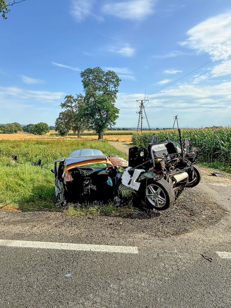 Wypadek na drodze wojewódzkiej nr 416 w Żerdzinach. Trzy osoby w szpitalu