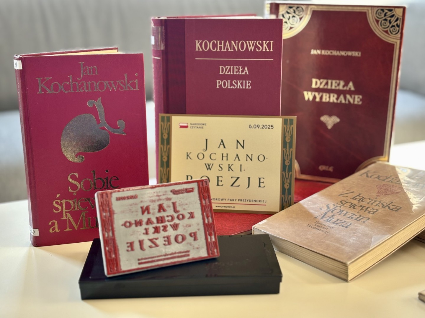 Narodowe Czytanie 2025: pamiątkowa pieczęć i koncert w raciborskiej bibliotece