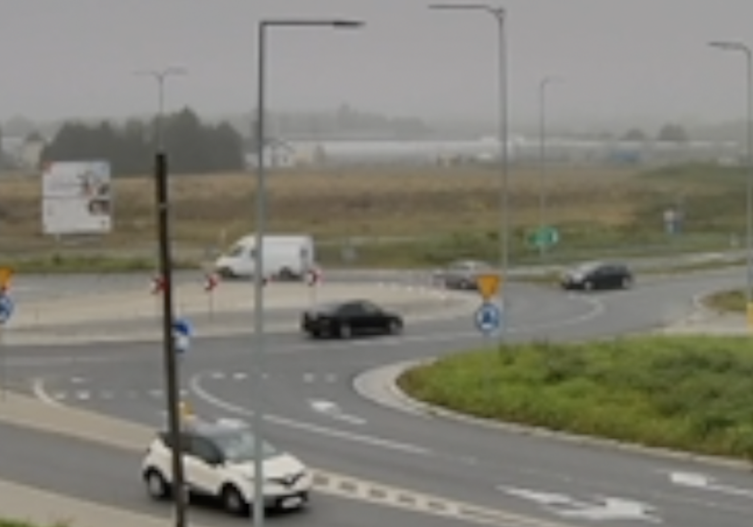 Niebezpieczne zachowanie kierowcy Renault na obwodnicy wschodniej Raciborza [FILM]