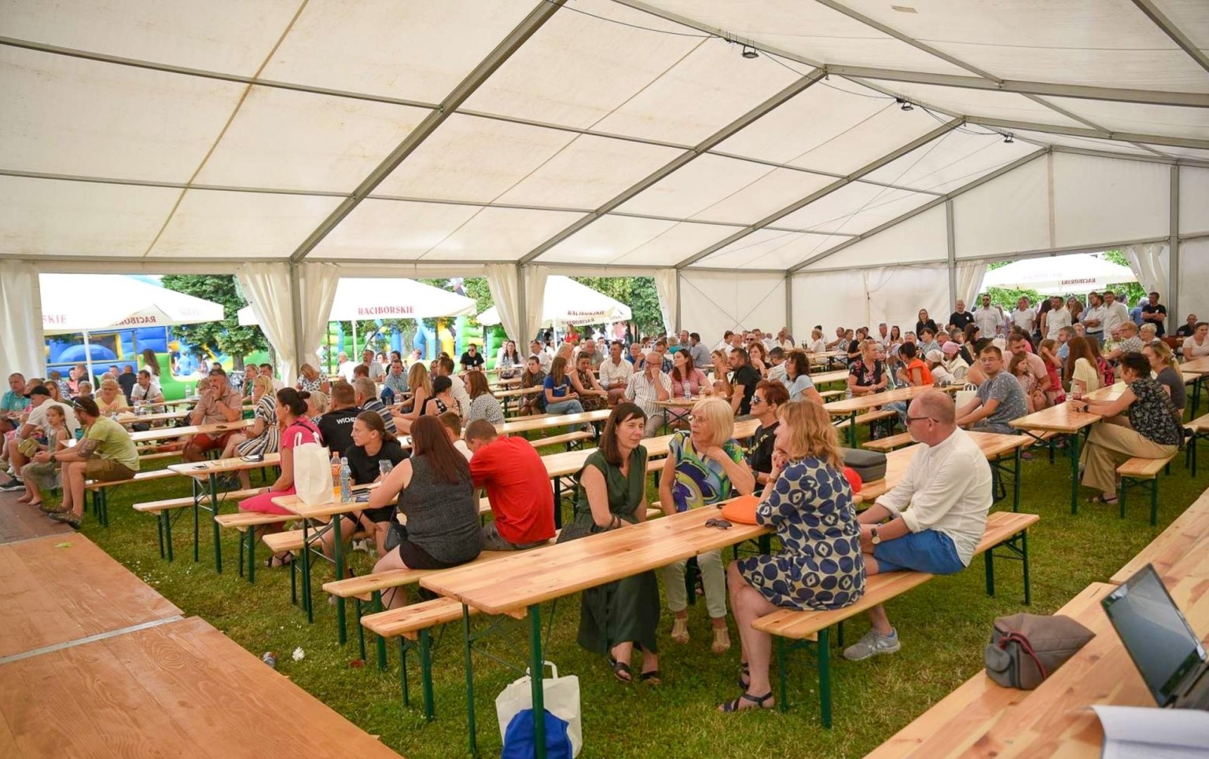 Wspólne stoły – wspólna euforia mieszkańców Płoni